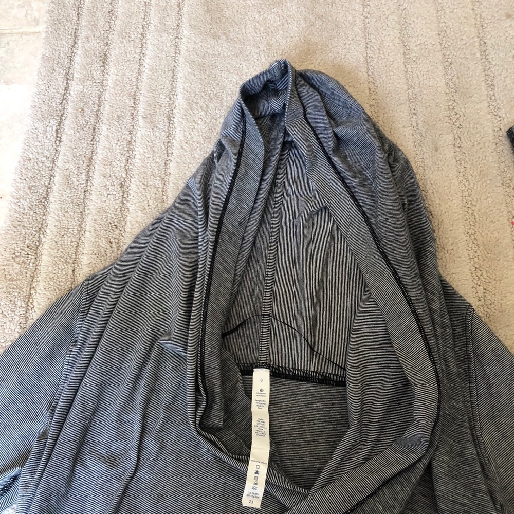 Lululemon Iconic Wrap Size 8 - Picture 4 of 9